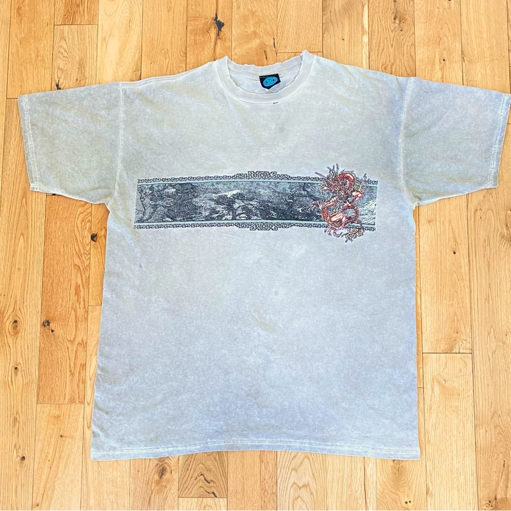 Y2K / 00’s dragon tshirt